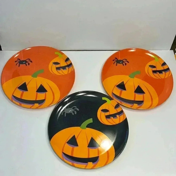Target Other - 3 large Melamine HALLOWEEN Plates 11” diameter pumpkin jack o lanterns spiders
